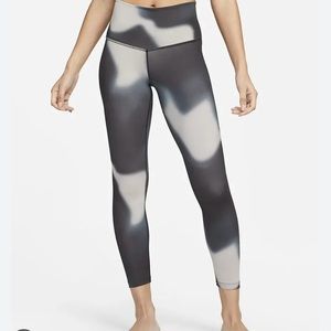 Nike leggings high rise 7/8 length size medium